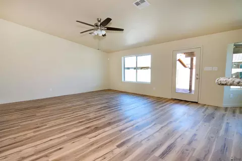 Living - 7940 E 42 Ln, Yuma, AZ 85365 photo 3 of 4