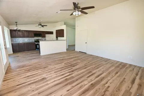 Living - 7940 E 42 Ln, Yuma, AZ 85365 photo 4 of 4