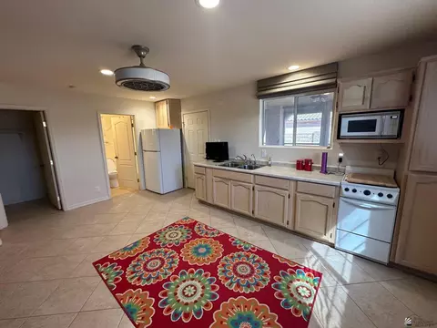 Kitchen - 14452 E 54 St, Yuma, AZ 85367 photo 2 of 4