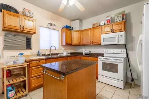 Kitchen - 14552 E 48 Dr, Yuma, AZ 85367 photo 4 of 4