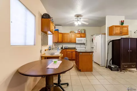 Kitchen - 14552 E 48 Dr, Yuma, AZ 85367 photo 3 of 4