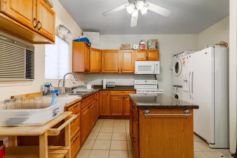 Kitchen - 14552 E 48 Dr, Yuma, AZ 85367 photo 2 of 4