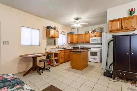 Kitchen - 14552 E 48 Dr, Yuma, AZ 85367 photo 1 of 4