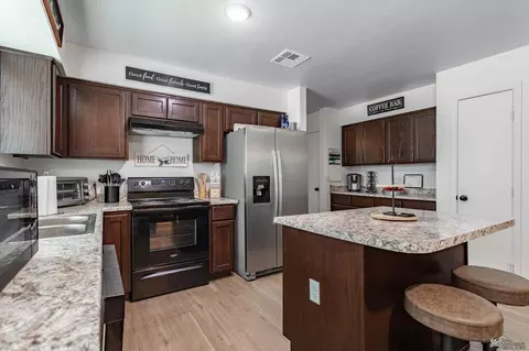 Kitchen - 7909 E 45 Pl, Yuma, AZ 85365 photo 4 of 4