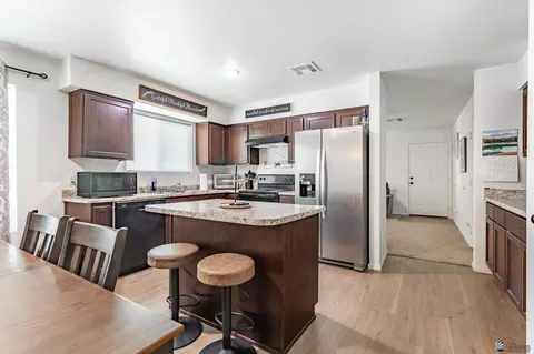 Kitchen - 7909 E 45 Pl, Yuma, AZ 85365 photo 2 of 4