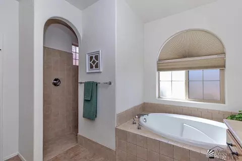 Bath - 5866 E 27 Pl, Yuma, AZ 85365 photo 3 of 3
