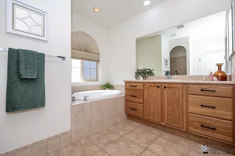 Bath - 5866 E 27 Pl, Yuma, AZ 85365 photo 2 of 3