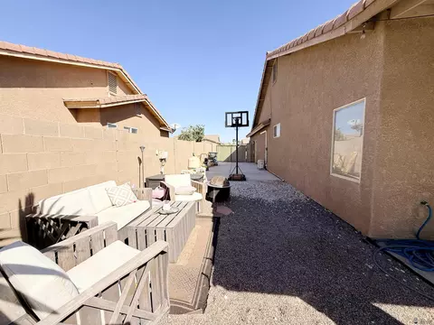 Exterior - 7979 E 37 Pl, Yuma, AZ 85365 photo 6 of 8