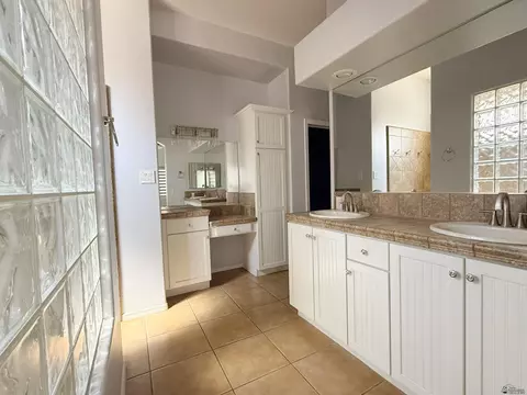 Bath - 7979 E 37 Pl, Yuma, AZ 85365 photo 1 of 4