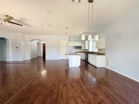 Living - 7979 E 37 Pl, Yuma, AZ 85365 photo 3 of 6