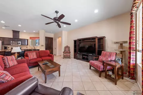 Living - 7943 E 36 Ln, Yuma, AZ 85365 photo 1 of 4