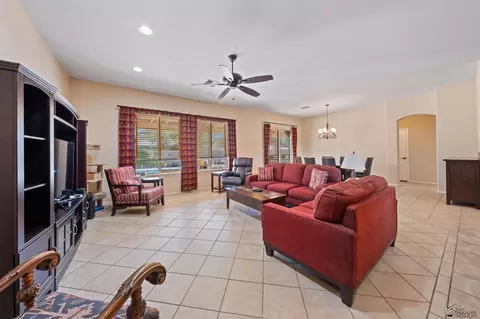 Living - 7943 E 36 Ln, Yuma, AZ 85365 photo 2 of 4