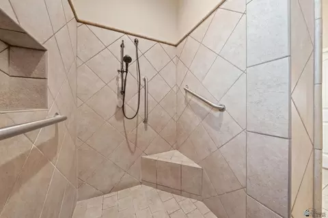 Bath - 7943 E 36 Ln, Yuma, AZ 85365 photo 3 of 4