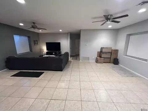 Living - 7562 E 25 St, Yuma, AZ 85365 photo 5 of 7