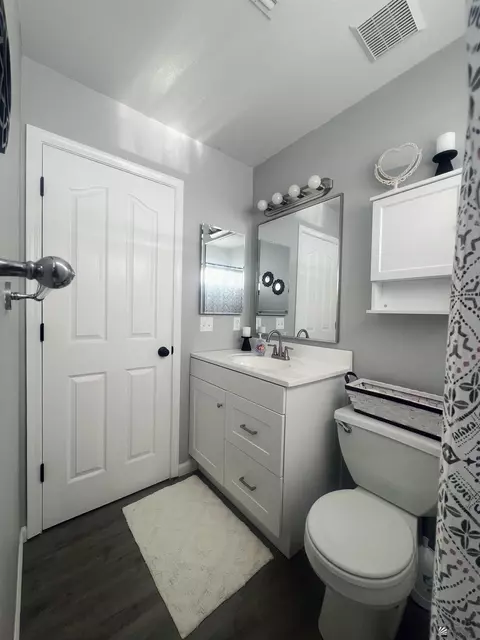 Bath - 7562 E 25 St, Yuma, AZ 85365 photo 1 of 3