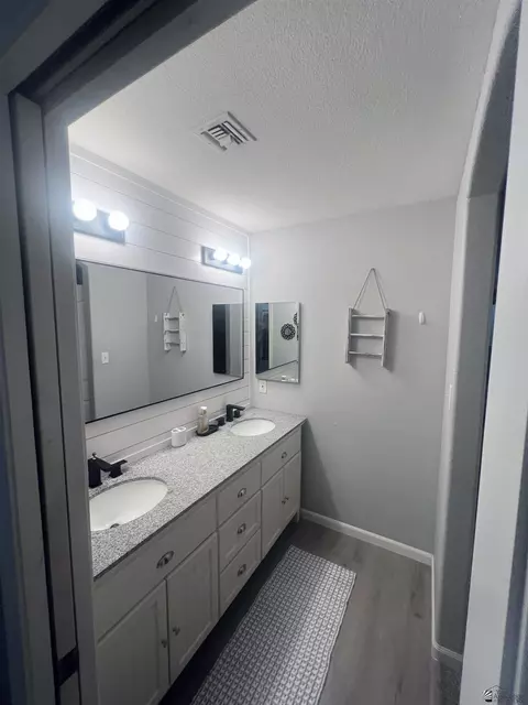 Bath - 7562 E 25 St, Yuma, AZ 85365 photo 2 of 3