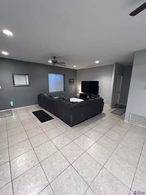 Living - 7562 E 25 St, Yuma, AZ 85365 photo 6 of 7