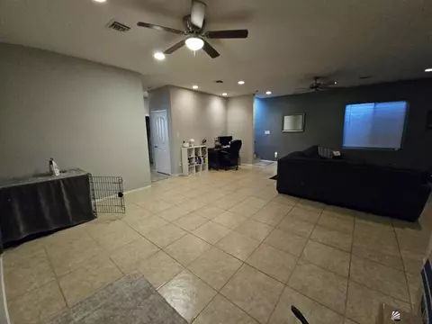 Living - 7562 E 25 St, Yuma, AZ 85365 photo 7 of 7