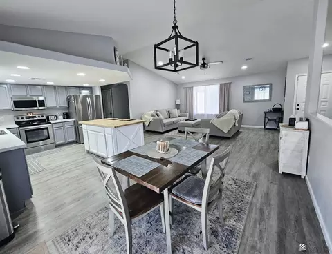 Dining - 7562 E 25 St, Yuma, AZ 85365 photo 1 of 2