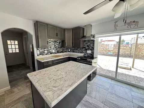 Kitchen - 13727 E 49 St, Yuma, AZ 85367 photo 4 of 7