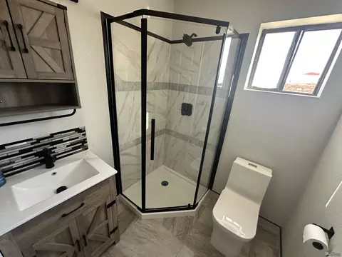 Bath - 13727 E 49 St, Yuma, AZ 85367 photo 1 of 2
