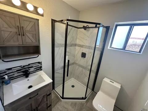 Bath - 13727 E 49 St, Yuma, AZ 85367 photo 2 of 2