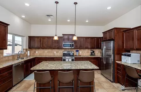 Kitchen - 7955 E 38 St, Yuma, AZ 85365 photo 2 of 2