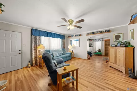 Living - 2070 E 25 Pl, Yuma, AZ 85364 photo 2 of 4