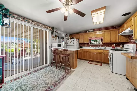 Kitchen - 2070 E 25 Pl, Yuma, AZ 85364 photo 2 of 2