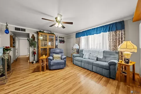 Living - 2070 E 25 Pl, Yuma, AZ 85364 photo 3 of 4