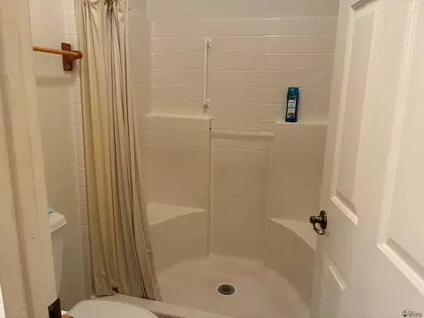 Bath - 13891 E 50 Dr, Yuma, AZ 85367 photo 2 of 3