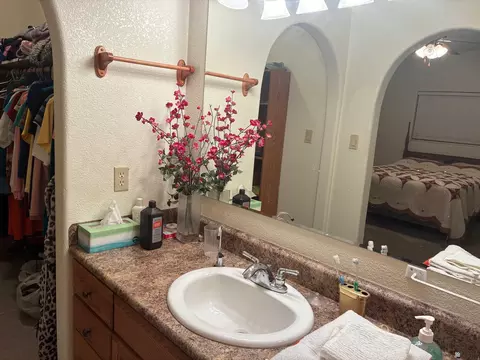 Bath - 13891 E 50 Dr, Yuma, AZ 85367 photo 1 of 3