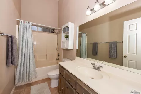 Bath - 10782 E 36 Pl, Yuma, AZ 85365 photo 3 of 3