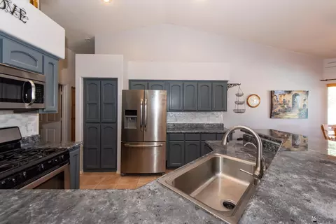 Kitchen - 10782 E 36 Pl, Yuma, AZ 85365 photo 2 of 6