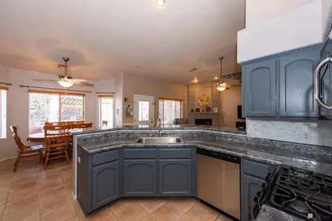 Kitchen - 10782 E 36 Pl, Yuma, AZ 85365 photo 3 of 6