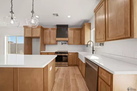 Kitchen - 10857 E 45 St, Yuma, AZ 85367 photo 4 of 5