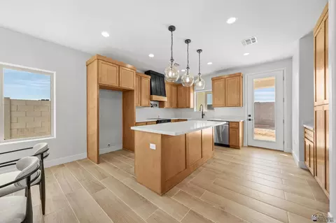 Kitchen - 10857 E 45 St, Yuma, AZ 85367 photo 3 of 5