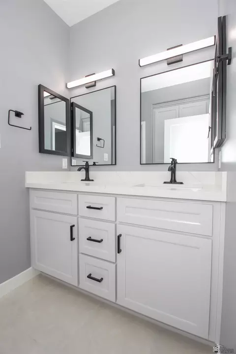 Bath - 10589 E 45 Ln, Yuma, AZ 85367 photo 2 of 8