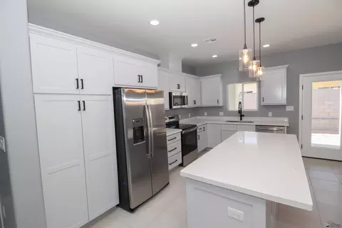 Kitchen - 10589 E 45 Ln, Yuma, AZ 85367 photo 3 of 6