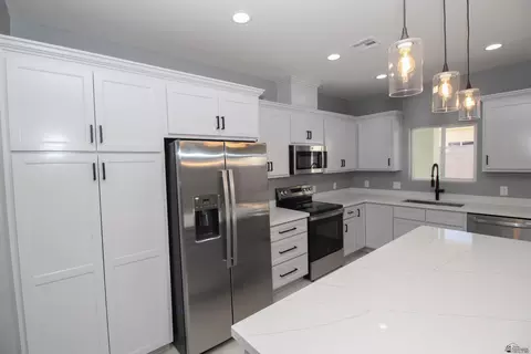 Kitchen - 10589 E 45 Ln, Yuma, AZ 85367 photo 2 of 6