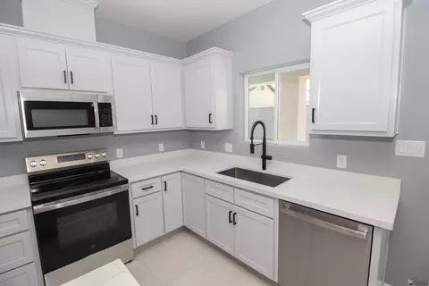 Kitchen - 10589 E 45 Ln, Yuma, AZ 85367 photo 5 of 6