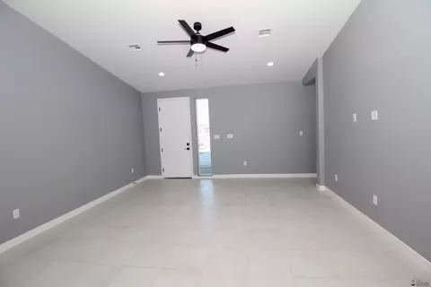Living - 10589 E 45 Ln, Yuma, AZ 85367 photo 2 of 3