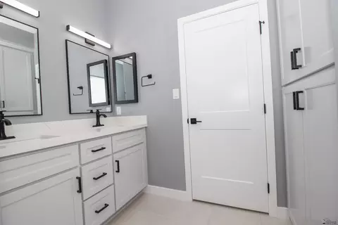 Bath - 10589 E 45 Ln, Yuma, AZ 85367 photo 5 of 8