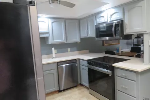 Kitchen - 11241 E 35 Pl, Yuma, AZ 85367 photo 1 of 2