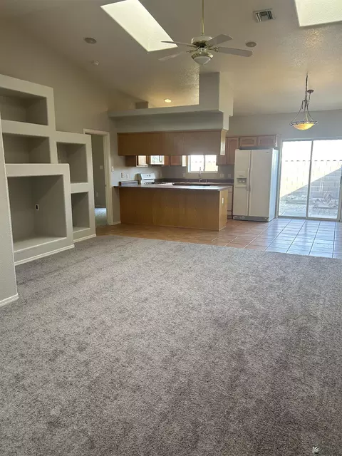 Living - 10706 E 35 Pl, Yuma, AZ 85365 photo 2 of 3