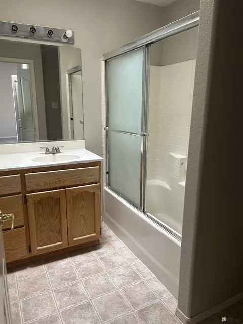 Bath - 10706 E 35 Pl, Yuma, AZ 85365 photo 2 of 2