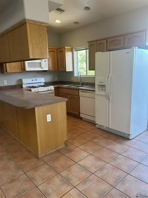 Kitchen - 10706 E 35 Pl, Yuma, AZ 85365 photo 1 of 1