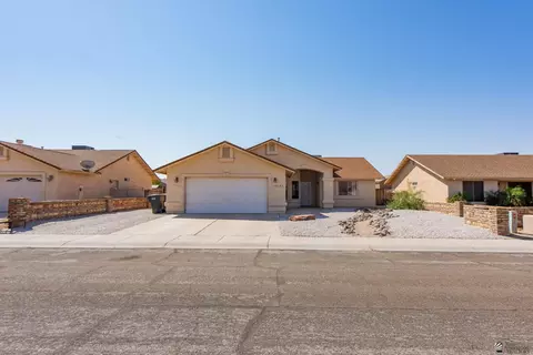 Exterior - 10153 E 38 Pl, Yuma, AZ 85365 photo 6 of 9