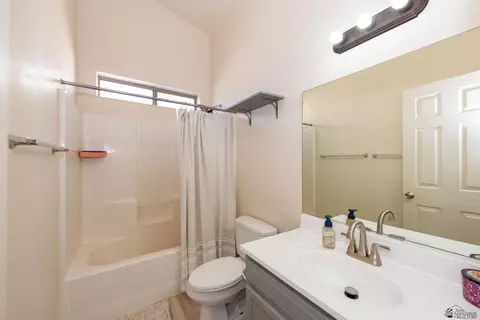 Bath - 10153 E 38 Pl, Yuma, AZ 85365 photo 1 of 2