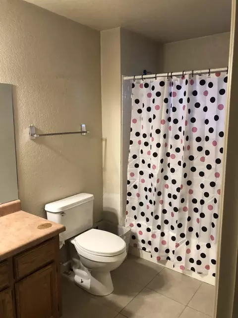 Bath - 6072 E 40 Ln, Yuma, AZ 85365 photo 2 of 4